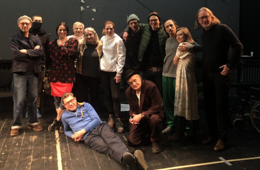 Ruszyły próby spektaklu „3SIOSTRY” w reżyserii Luka Percevala