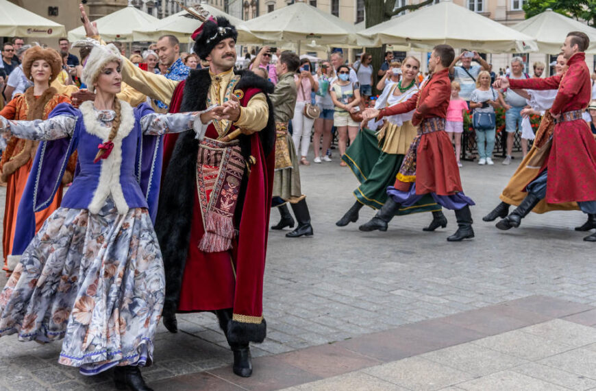 Teraz polonez! Kampania wpisu poloneza na listę dziedzictwa kulturowego ludzkości UNESCO