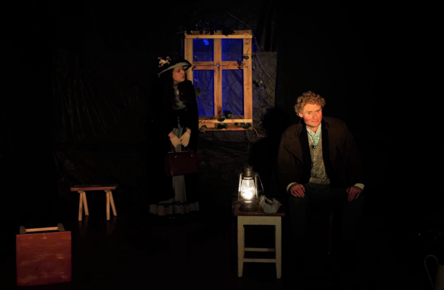 Skazani na przypadek? Recenzja sztuki Świeczka zgasła Teatru The Mirror of Stage