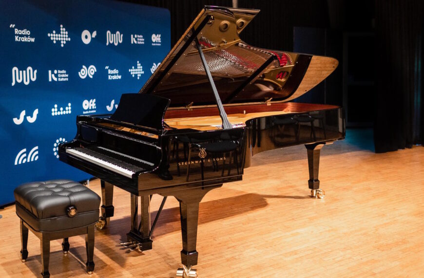 Nowy koncertowy fortepian Steinway w Studiu im. Romany Bobrowskiej Radia Kraków